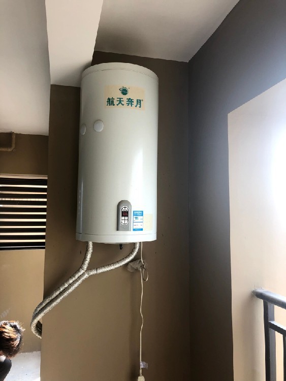必威宜昌航天奔月太阳能热水器