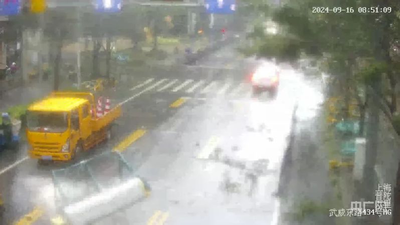 必威迎战台风“贝碧嘉”|上海一热水器坠落路面 这群人及时展现“靠谱”担当